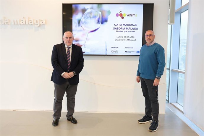 El Vicepresidente De Gestión Económica Administrativa De La Diputación De Málaga, Manuel Marmolejo Junto A José Antonio Burgos, Representante De La Empresa Organizadora De Experiencia Verema Málaga, Populus Global Gastronomy.