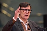 Los catalanes prefieren a Illa como presidente, seguido de cerca por Puigdemont, según un sondeo