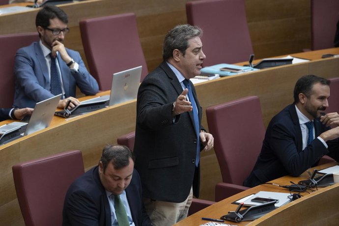 Archivo - Arxiu - El síndic de Vox a Les Corts, José María Llanos, intervé a la Càmera autonòmica