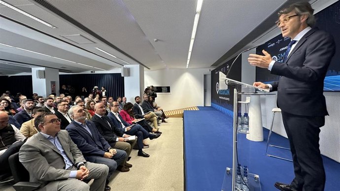 El consejero de Economía, Hacienda y Empresa, Luis Alberto Marín, preside la jornada 'Smart Region'