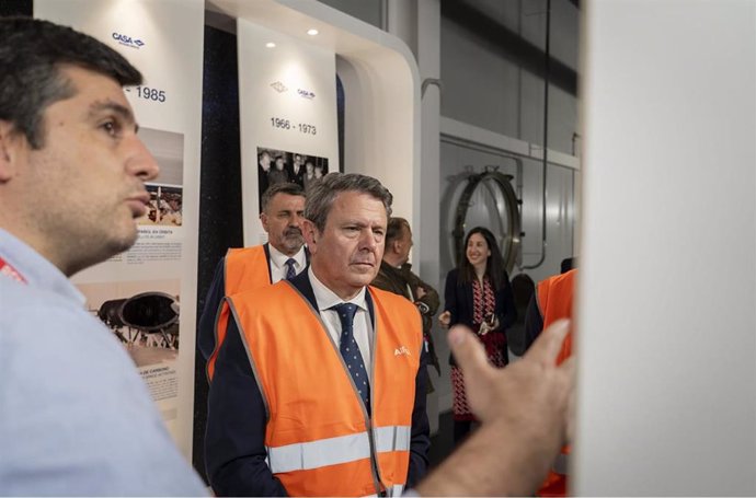 El secretario de Estado de Transportes y Movilidad Sostenible, José Antonio Santano, visita la planta de Airbus en Getafe.