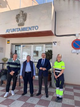 Visita a Darro del delegado de Justicia, Administración Local y Función Pública de la Junta en Granada, Luis Recuerda.