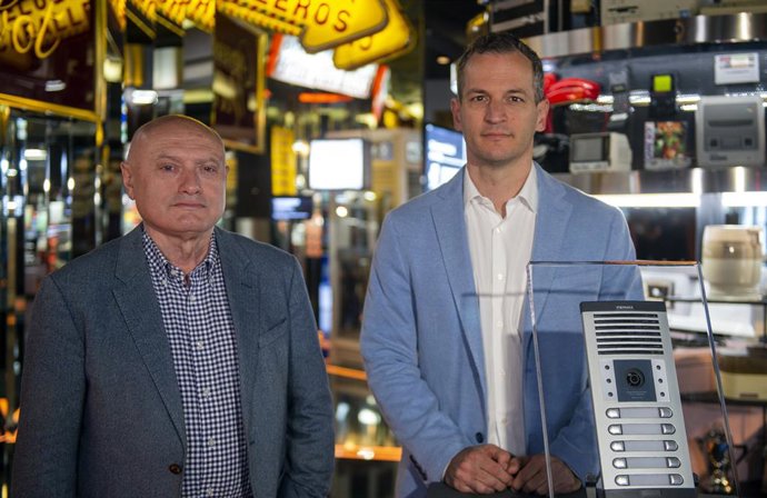 Entrega del interfono Fermax a l'ETNO