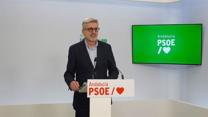 El portavoz adjunto del PSOE de Andalucía, Josele Aguilar, este martes en rueda de prensa.