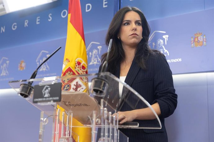 La portavoz de VOX en el Congreso, Pepa Millán, durante una rueda de prensa en el Congreso de los Diputados.