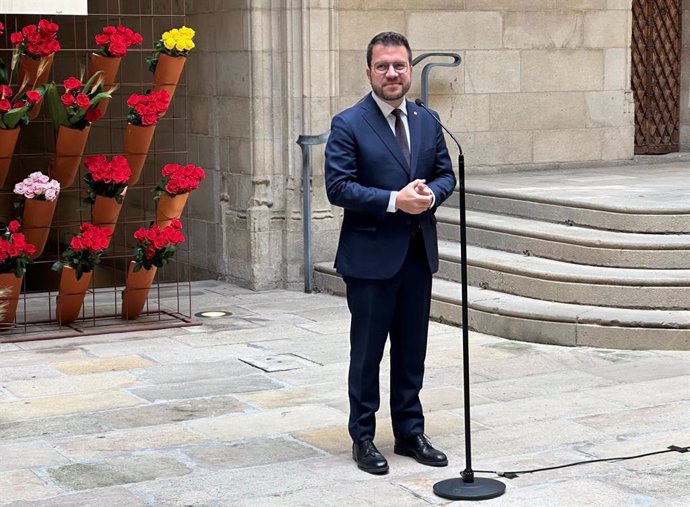 El president de la Generalitat i candidat d'ERC a la reelecció, Pere Aragonès, al Palau de la Generalitat