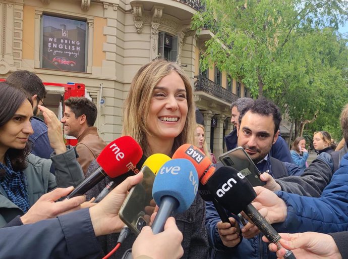 La candidata de los Comuns a la Presidencia de la Generalitat, Jéssica Albiach, en declaraciones por Sant Jordi
