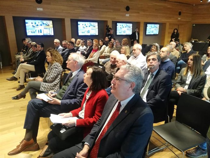 Antón Costas y Emilia Casas, durante la jornada organizada por el CES de La Rioja