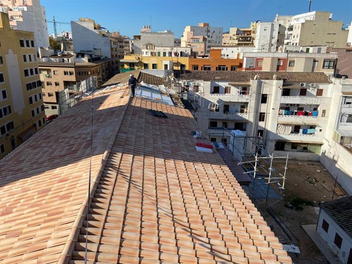 Archivo - Obras en un edificio.