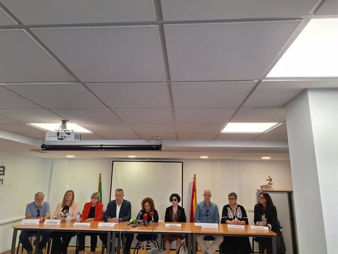 Rueda de prensa de Cermi Andalucía para reclamar más financiación para los centros concertados con la Junta para atender a personas con discapacidad.