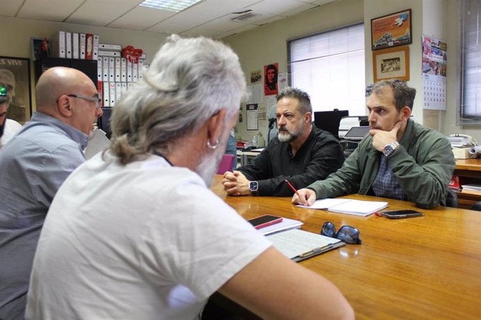 El eurodiputado Manu Pineda y el coordinador de IU Andalucía, Toni Valero, en una foto de archivo.