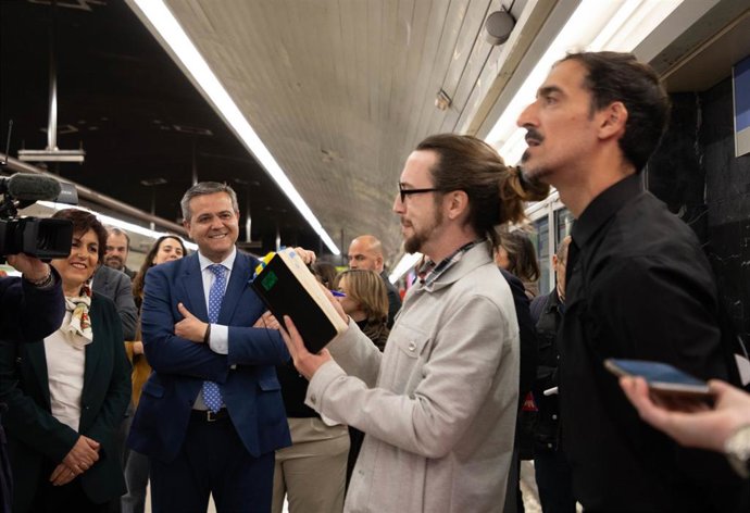 La Comunidad de Madrid transforma los trenes y andenes de Metro en improvisados escenarios en la décima edición de CronoTeatro