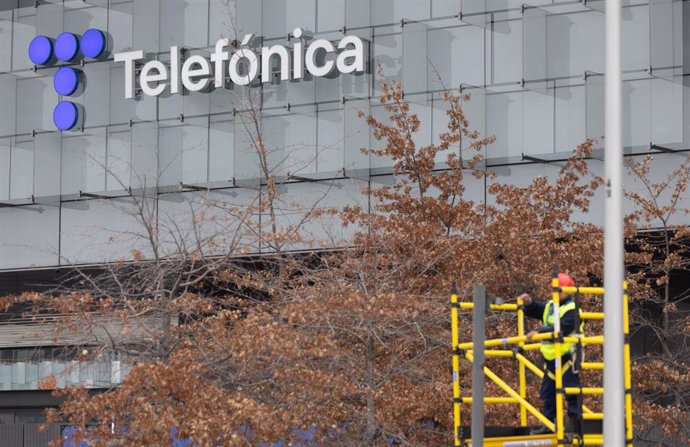 Archivo - Vista de la sede de Telefónica, a 28 de noviembre de 2023, en Madrid (España). 