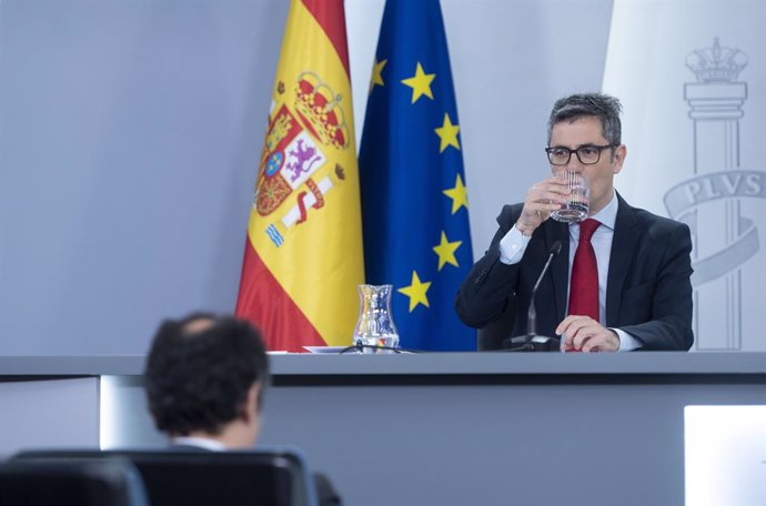El ministro de la Presidencia, Justicia y Relaciones con las Cortes, Félix Bolaños, durante una rueda de prensa posterior a la reunión del Consejo de Ministros, en el Palacio de la Moncloa, a 23 de abril de 2024, en Madrid (España). 