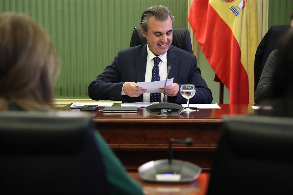Archivo - El conseller de Educación y Universidades balear, Antoni Vera, en una comisión parlamentaria.