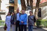 Foto: El alcalde de Sevilla inicia la lectura colectiva de 'El Quijote' con motivo de la celebración del Día del Libro