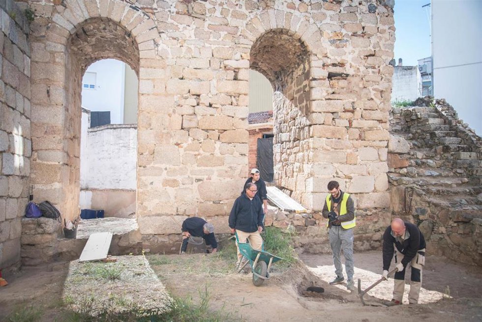 Excavaciones en la Torre Albarrana.