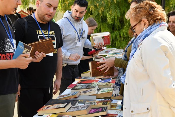 Participantes en uno de los actos del Día del Libro organizado por el Consistorio tomareño.