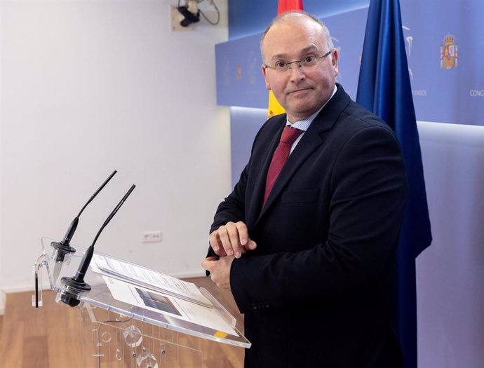 El portavoz del PP en el Congreso, Miguel Tellado, durante una rueda de prensa posterior a la reunión de Junta de Portavoces, en el Congreso de los Diputados, a 9 de abril de 2024, en Madrid (España).