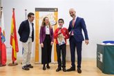 Foto: Ángel Peredo, del colegio Sagrada Familia, gana la fase autonómica del concurso '¿Qué es un rey para ti? 