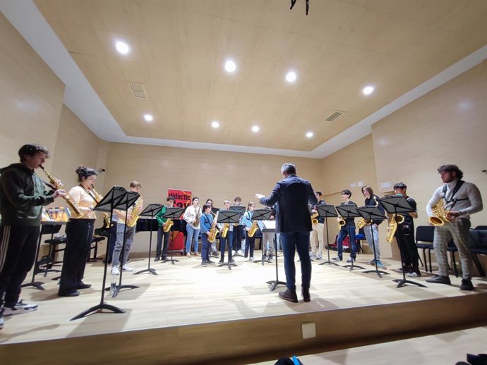 El projecte educatiu DidcticSax arriba a terres valencianes en un intercanvi cultural entre Llíria i Madrid