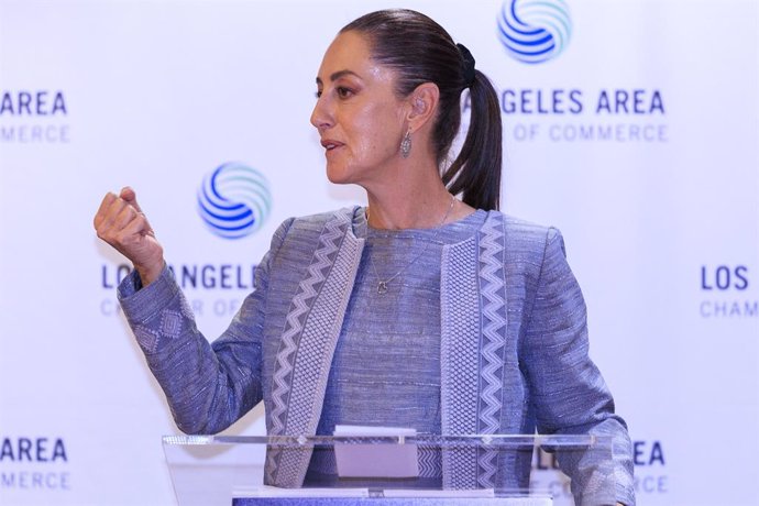 Archivo - 21 October 2023, US, Los Angeles: Claudia Sheinbaum, Mexican presidential candidate for the party of Morena, attends a meeting with business leaders at Los Angeles Chamber of Commerce during her visit to USA. 