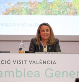 La concejala de Turismo, Innovación y Captación de Inversiones y presidenta de la Fundación Visit València, Paula Llobet, en la asamblea de la entidad.