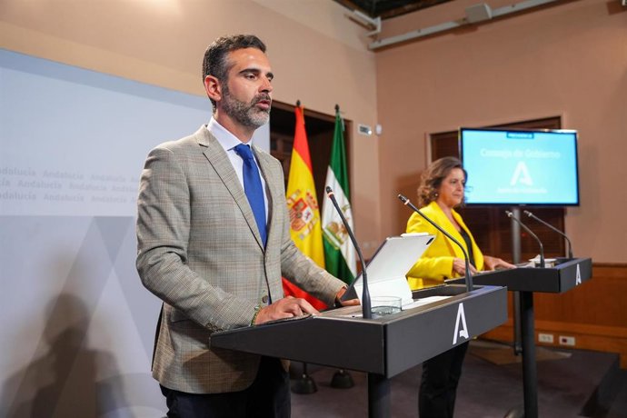 El consejero de Sostenibilidad, Medio Ambiente y Economía Azul y portavoz del Gobierno, Ramón Fernández-Pacheco, comparece en la rueda de prensa posterior al Consejo de Gobierno. A 23 de abril de 2024, en Sevilla (Andalucía, España). El Consejo de Gobie