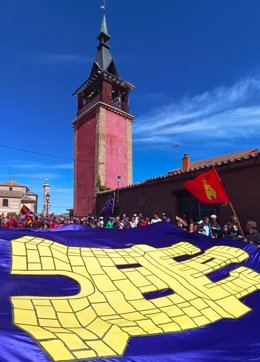 La comitiva del PCAS-TC se dirige al monolito de los Comuneros en Villalar (Valladolid)