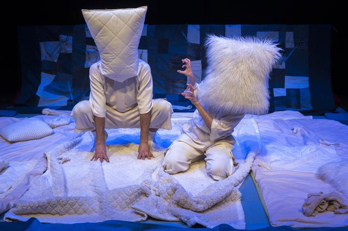 La Sala L'Horta estrenará el espectáculo 'Toca, toca', una producción pensada para la primera infancia y que estimula el desarrollo de los bebés a través de juegos textiles.