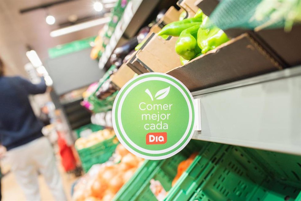 Archivo - Cartel de la campaña 'Dia Comer mejor cada día', integrada por la iniciativa 'Acciónate  Ponte al Día en hábitos de vida saludable',  promovida por Dia y Acción contra el Hambre para impulsar los hábitos de vida saludable.