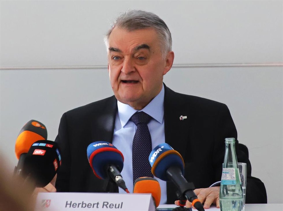 El ministro del Interior de Renania del Norte-Westfalia, Herbert Reul, en una rueda de prensa. 