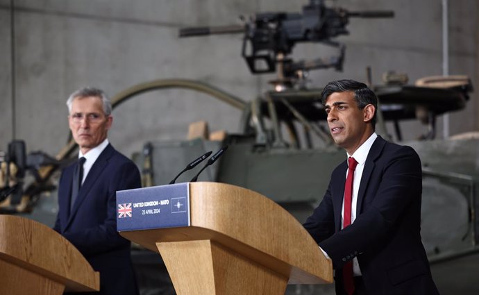 22 April 2024, Poland, Warsaw: NATO Secretary General Jens Stoltenberg (L) and UK Prime Minister Rishi Sunak attend a joint press conference at the Warsaw Armoured Brigade in Warsaw during Sunak's visit to Poland. Photo: Henry Nicholls/PA Wire/dpa