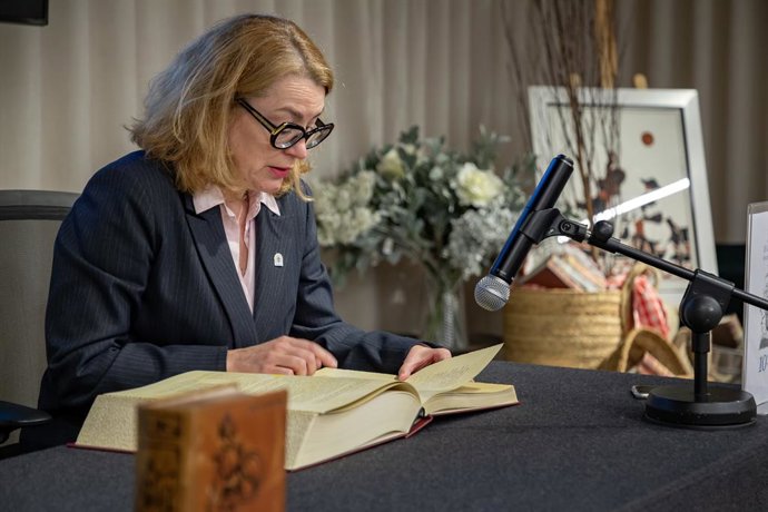 La consejera de Cultura, Eva Guillermina Fernández, participa en la lectura continuada de 'Don Quijote de La Mancha' por el Día del Libro