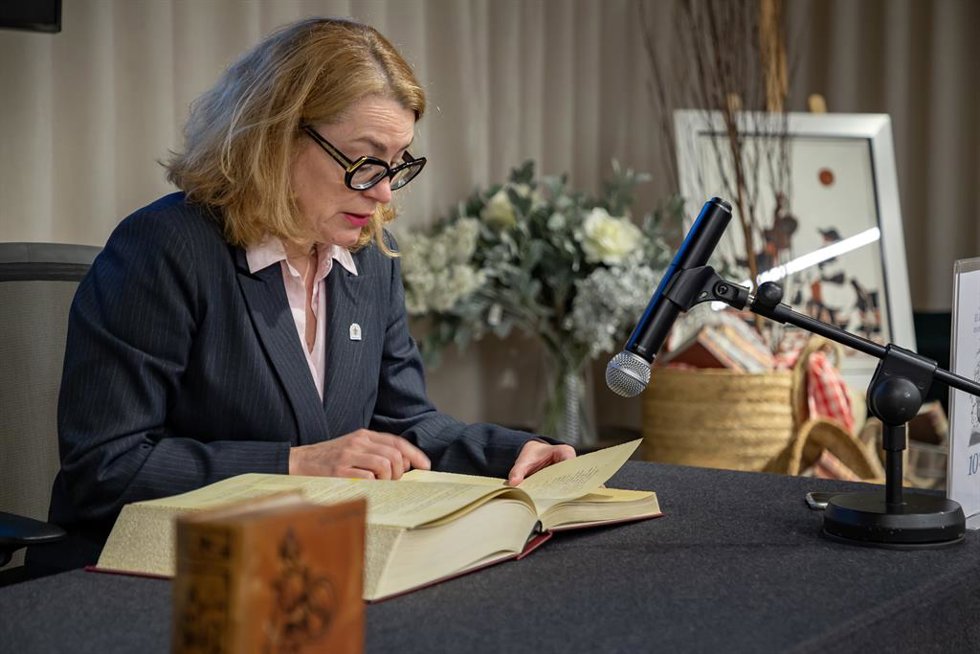 La consejera de Cultura, Eva Guillermina Fernández, participa en la lectura continuada de 'Don Quijote de La Mancha' por el Día del Libro