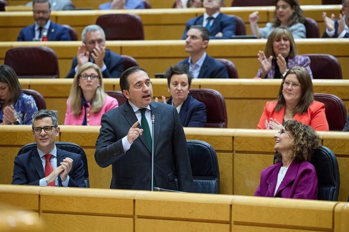 (I-D) El ministro de la Presidencia, Justicia y Relaciones con las Cortes, Félix Bolaños; el ministro de Asuntos Exteriores, Unión Europea y Cooperación, José Manuel Albares y la vicepresidenta primera del Gobierno y ministra de Hacienda, María Jesús Mont