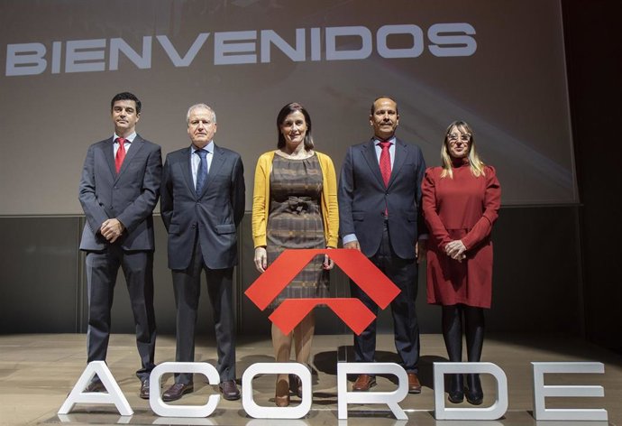 Autoridades en el acto conmemorativo del 25 aniversario de la empresa Acorde