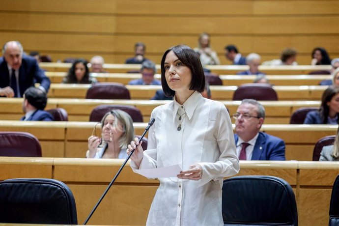 La ministra de Ciencia, Innovación y Universidades, Diana Morant, durante una sesión de control al Gobierno, en el Senado