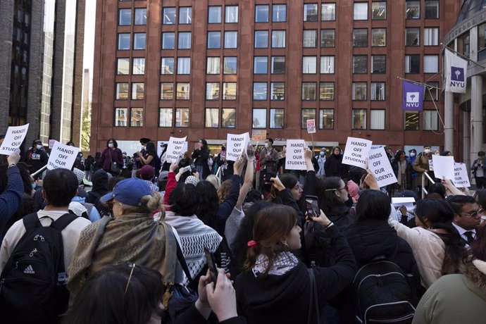 Manifestación en la Universidad de Nueva York para pedir el fin de la ofensiva israelí sobre la Franja de Gaza