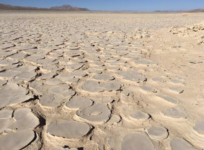 Grietas secas en los depósitos de arena de Yungay
