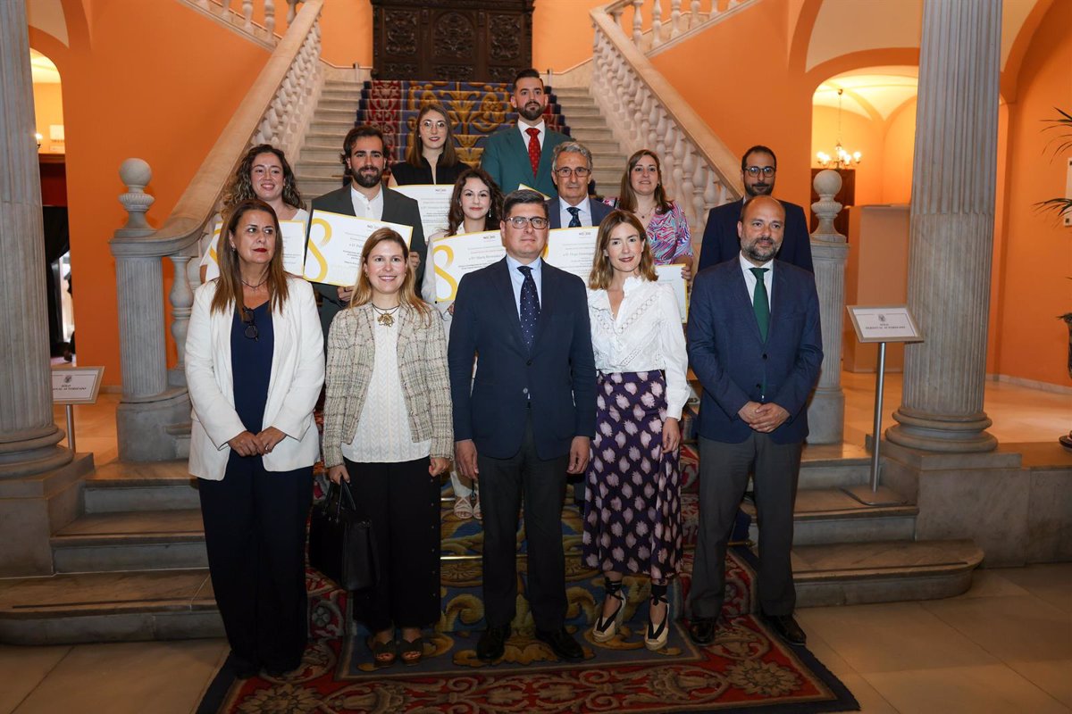 El Ayuntamiento de Sevilla premia la labor investigadora de nueve jóvenes como impulso a la cultura científica