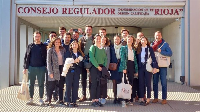 Alumnos internacionales del Máster de la Escuela de Negocios de Borgoña completan formación en Consejo Regulador de DOCa Rioja