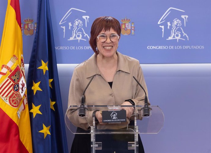 La portaveu de Compromís al Congrés i portaveu adjunta de Sumar, Águeda Micó, durant una roda de premsa posterior a la Junta de Portaveus, al Congrés dels Diputats, a 23 d'abril de 2024, a Madrid (Espanya).