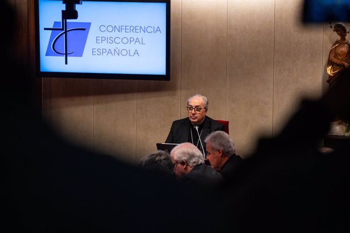 Archivo - El secretario general de la CEE, el obispo auxiliar de Toledo, Cesar García Magan