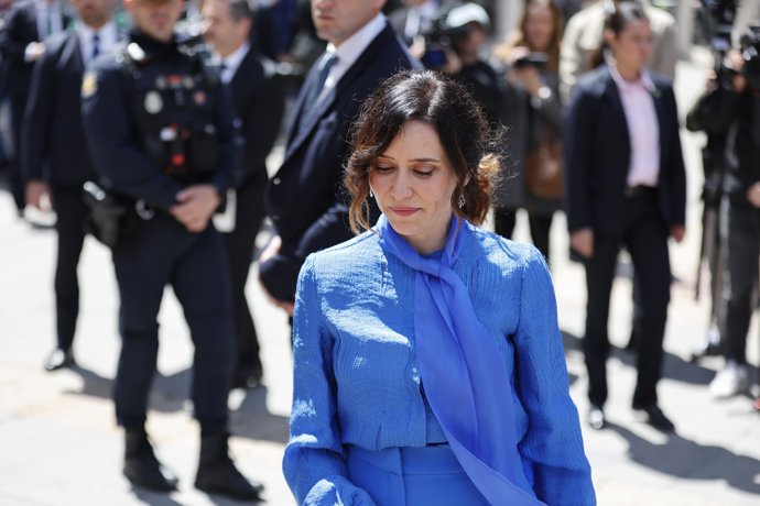 La presidenta de la Comunidad de Madrid, Isabel Díaz-Ayuso, a la salida del Premio 'Miguel de Cervantes' 2023 en el paraninfo de la Universidad de Alcalá, a 23 de abril de 2024, en Alcalá de Henares (España).