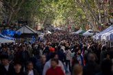 Foto: Escritores y lectores vuelven a llenar las calles de Barcelona