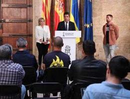 Carlos Mazón acuerda con los bomberos forestales un plan de choque para estabilizar la plantilla y dotarles de mejores servicios y recursos