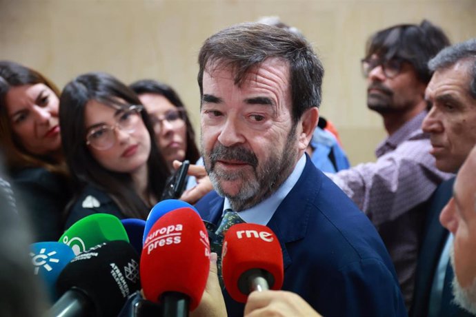 El presidente del Consejo General del Poder Judicial (CGPJ), Vicente Guilarte, atiende a los medios antes de la Comisión Permanente. A 18 de abril de 2024, en Cádiz (Andalucía, España). 