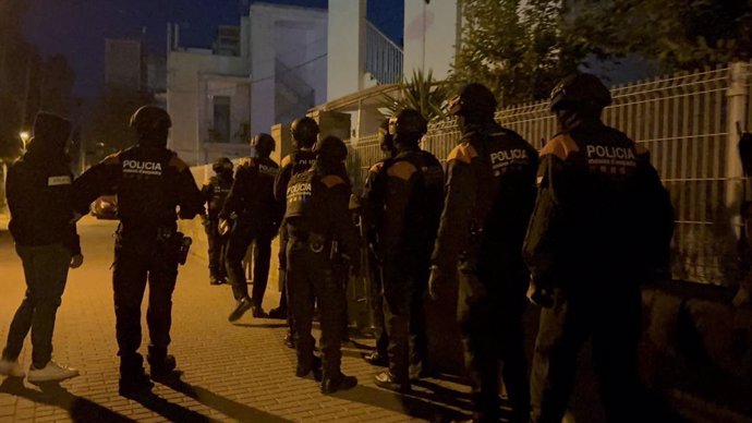 Dispositiu dels Mossos d'Esquadra contra un grup per presumpte cultiu i tràfic de marihuana a Tarragona