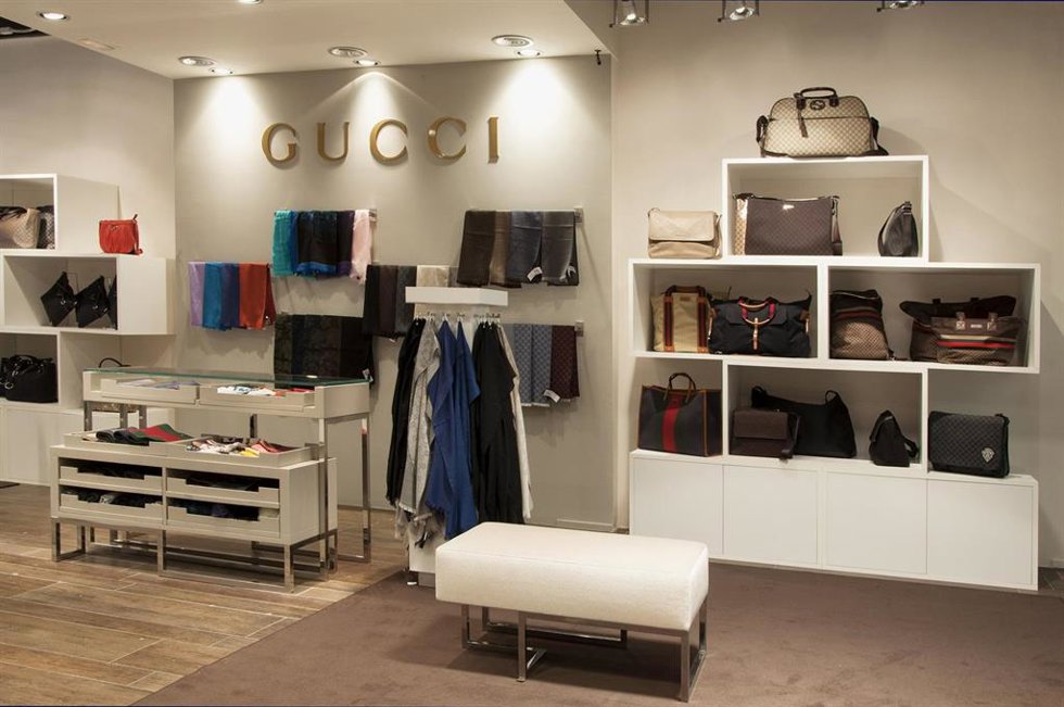 Archivo -     Los amantes del estilo italiano y la artesanía de calidad están de enhorabuena. La firma de lujo italiana Gucci, referente para los hombres y mujeres más exigentes,  llega a Barcelona, a un complejo a tan sólo 40 minutos del centro de la c
